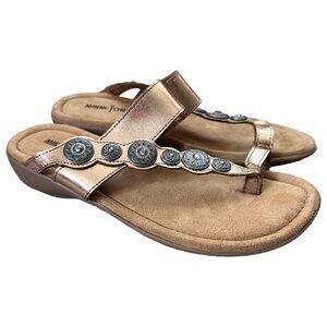 Minnetonka Gold Leather Sasha Sandals Size 7W